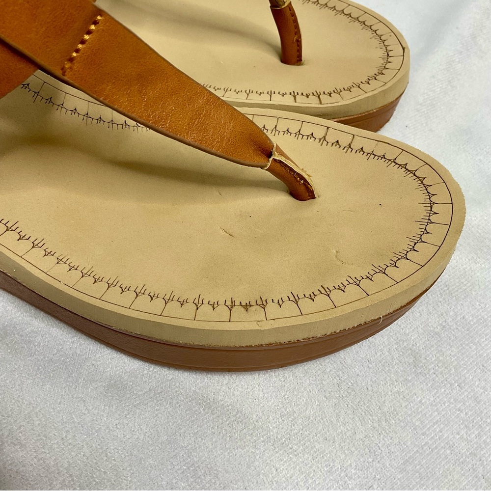 Journee Collection Bianca Thong Wedge Sandals Size 5 1/2 - Picture 8 of 11